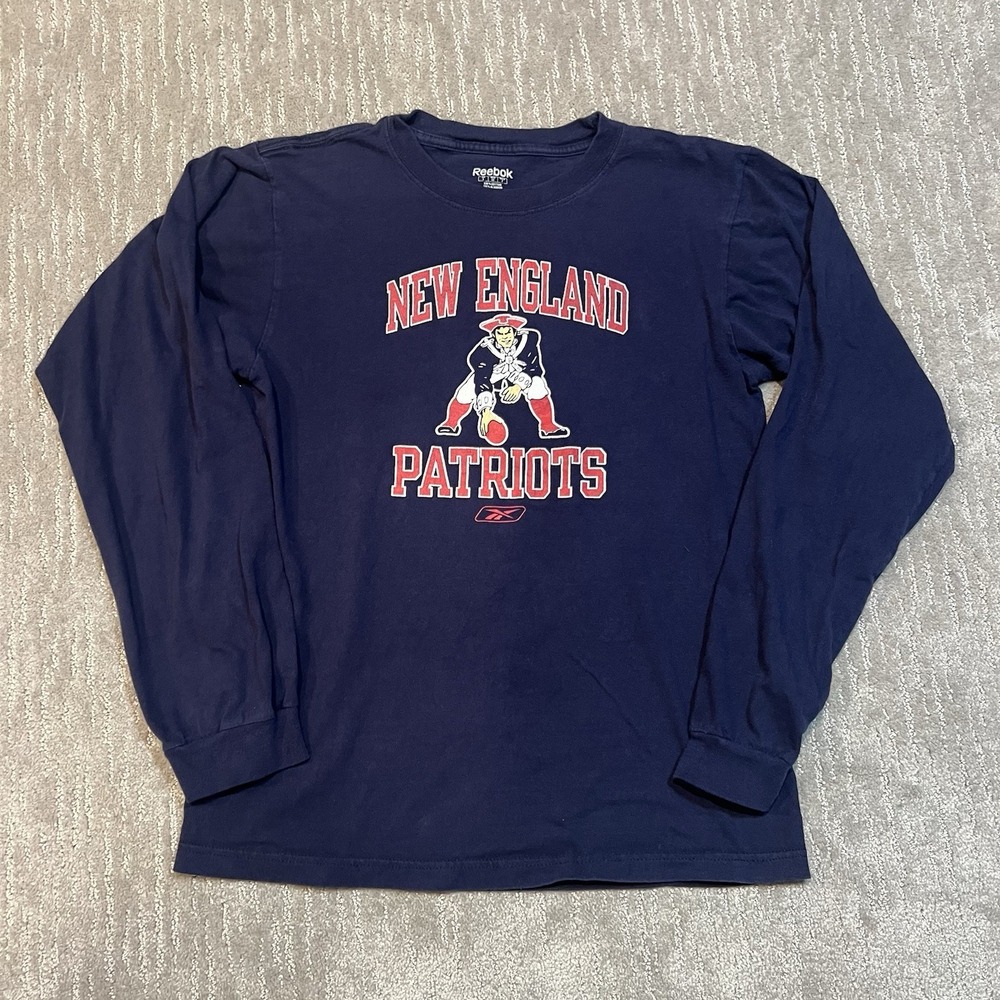 Retro Patriots Adult Small Reebok New England long-sleeve. Be Super Bowl ready!